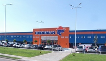 FOTO Frații Pavăl (Dedeman) cresc salarii în Grecia. Restructurare completă a magazinelor Praktiker cu 100 de noi angajări, bonusuri lunare pentru salariați și un nou logo. „Nu am venit să facem schimbări abrupte, ci să dezvoltăm fundamentul solid!"