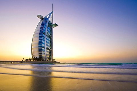 Premieră - Lovit de dronă, Burj Al Arab se închide pentru prima dată de la inaugurare. Clădirea intră în renovare în următoarele 18 luni, după ce a fost lovită de o dronă