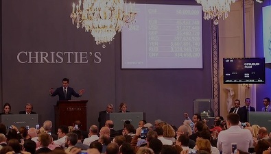 FOTO Un celebru diamant albastru a fost vândut cu 57,6 milioane de dolari, stabilind un nou record mondial