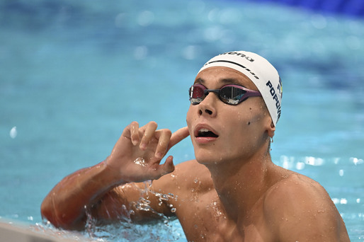 ULTIMA ORĂ FOTO David Popovici a devenit primul bărbat înotător din România campion olimpic la natație