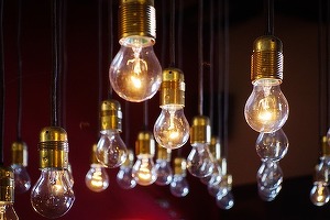 GE vinde divizia pentru iluminat, prezentă cu 6 fabrici în Ungaria, pentru a se concentra pe soft și echipamente industriale