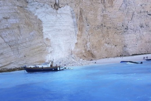 Cel puțin șapte oameni au fost răniți după ce o parte din faleza stâncoasă s-a prăbușit peste plaja Navagio din Zakynthos
