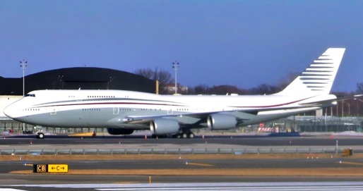 VIDEO Emirul Qatarului i-a oferit în dar președintelui Turciei un avion de lux Boeing 747-8