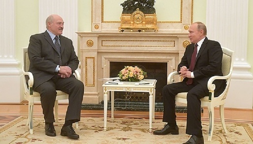 Președintele Belarusului i-a dăruit lui Putin slănină și cartofi cu ocazia Anului Nou