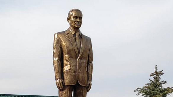 FOTO Statuie aurită de 2,5 metri înălțime a lui Vladimir Putin în Kîrgîzstan