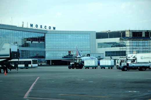 Rusia suspendă toate zborurile internaționale începând de la miezul nopții
