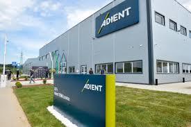 Adient, cel mai mare producător de scaune auto, cu operațiuni și în România, se extinde în Serbia