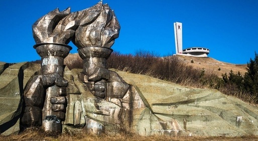 FOTO Un imens monument comunist abandonat din Bulgaria, în curs de restaurare