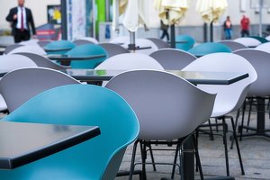 Guvernul ceh adoptă noi măsuri restrictive. Se închid școlile, restaurantele, muzeele și sălile de fitness