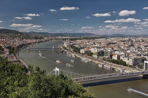 Ungaria va construi pe malul Dunării o pistă luminoasă pentru biciclete