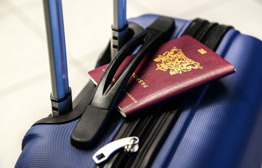 Cum funcționează afacerea ”pașapoartelor de aur” în Bulgaria: Dintre cei 98 de ”investitori” care au solicitat cetățenia, 78 au cumpărat titluri de stat pe care ulterior le-au vândut sau au depus bani într-un cont după care i-au retras