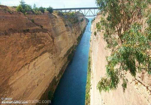 Canalul Corint din Grecia - închis până la finele lunii martie din cauza alunecărilor de teren