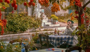Grecia redeschide terasele cafenelelor și restaurantelor după o pauză de șase luni