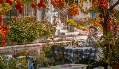 Grecia redeschide terasele cafenelelor și restaurantelor după o pauză de șase luni