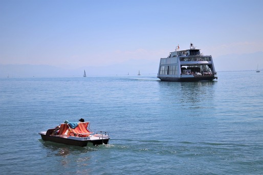 Aproape 2.500 turiști  împiedicați în ultimele ore să urce în feriboturi spre Grecia