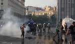 VIDEO Ciocniri între polițiști și protestatari la Atena, la o manifestație împotriva vaccinării. Forțele de ordine au folosit gaze lacrimogene și tunuri cu apă