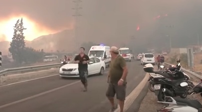 Sute de evacuări pe mare în Turcia