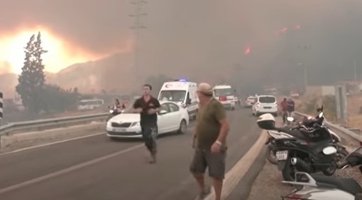Sute de evacuări pe mare în Turcia