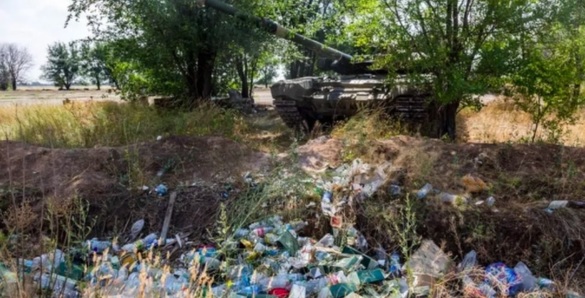 FOTO Un tanc modern, în stare de funcționare, a fost abandonat pe un câmp 