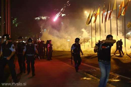 VIDEO Manifestație împotriva intrării în vigoare a pașaportului sanitar în Slovenia