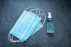 Grecii - obligați să poarte ...două măști de protecție 