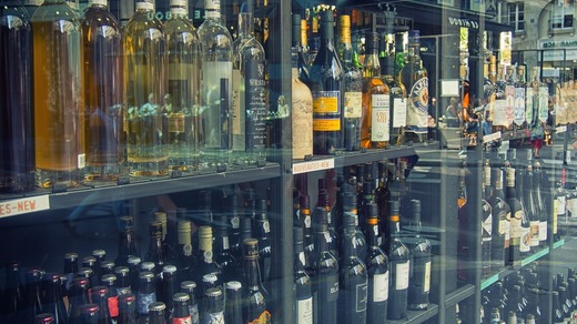 Parlamentarii ruși propun plasarea de ”fotografii înfricoșătoare” pe sticlele cu alcool. Se propune și înlocuirea vinului fiert cu ceaiul