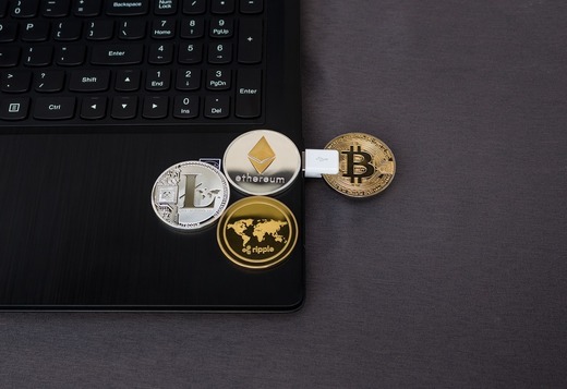 Coinbase și Binance nu vor interzice rușilor folosirea platformelor de tranzacționare cripto