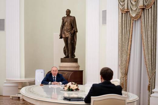 Emmanuel Macron a vorbit din nou cu Vladimir Putin. Discuția a durat aproape două ore. UPDATE “Negociere sau război.”
