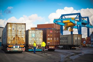 Ucraina suspendă exportul unor produse