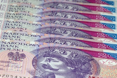 Banca Națională a Poloniei a crescut dobânda cheie cu 1 punct procentual, la 4,5%, și lasă și mai mult în urmă BNR