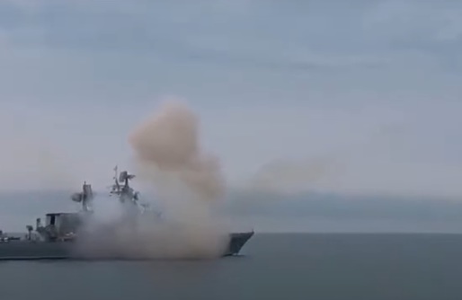 VIDEO Nava rusească Moskva, grav avariată de o explozie, anunță Rusia. Ucrainenii susțin că a fost atacată cu rachete Neptun, care protejează Marea Neagră
