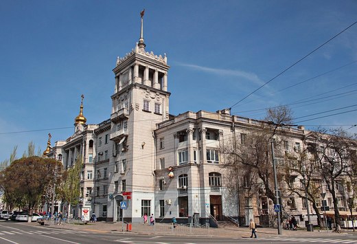 FOTO Rușii iau din nou cu asalt oțelăria Azovstal din Mariupol; Imagine cu zeci de civili în complex