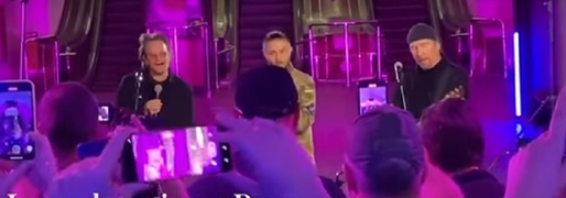VIDEO Apariție surpriză a lui Bono într-o stație de metrou din Kiev, în timpul sirenelor. Spectacol rock - ”Stand by me”/ ”Stand by Ukraine”