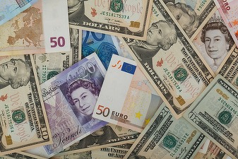 Banca centrală a Rusiei minimizează rolul dolarului și al euro pe piața internă și la nivel global
