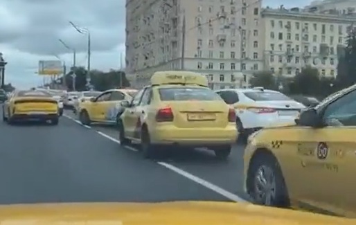 VIDEO Compania de taxiuri „Yandex Taxi”, sabotată la Moscova. S-au produs blocaje în trafic după ce zeci de mașini au fost direcționate către o zonă din Moscova.  ”E ca în filmele cu James Bond”