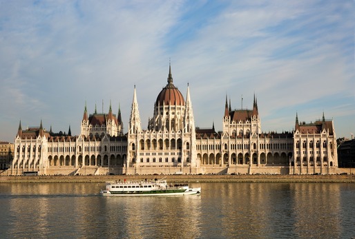 Presa maghiară ironizează Guvernul de la București: Stoparea angajărilor la stat în stil românesc