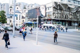 Rușii se înghesuie în Belarus pentru un turism de cumpărături după ce mărcile occidentale au părăsit Rusia