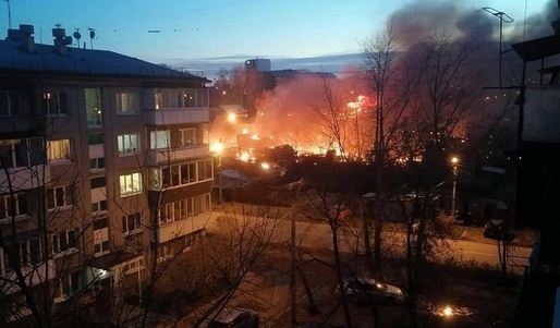 VIDEO Un avion militar rus s-a prăbușit pe o clădire rezidențială în Siberia. Piloții au murit