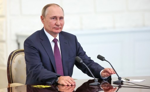 Putin lansează un submarin nuclear din biroul reședinței sale