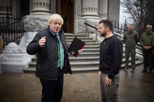 FOTO Boris Johnson se întoarce la Kiev într-o vizită surpriză. Detestat în UK; popular în Ucraina