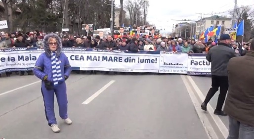 FOTO Zi tensionată la Chișinău, unde are loc un amplu protest antiguvernamental. UPDATE Protestul s-a încheiat