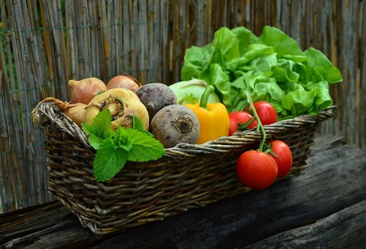 Vladimir Putin susține că e criză alimentară în Occident, unde oamenilor li se ''recomandă să consume napi în loc de salată și roșii''