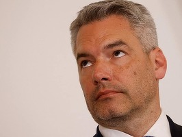 Cancelarul austriac susține ideea de a înscrie în Constituție dreptul de a folosi bani cash. Extrema dreaptă s-a înfuriat: "Nu vă este rușine să furați idei în acest fel?"