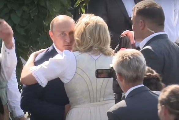 VIDEO „Mireasa” austriacă a lui Vladimir Putin s-a mutat în Rusia. Cine este Karin Kneissl, fostul ministru de externe de la Viena