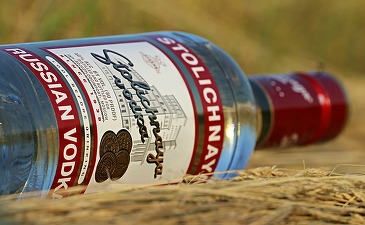 Rusia majorează prețurile minime la vodcă, brandy și coniac. Cât va costa o sticlă
