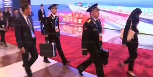 VIDEO Imagini rare - Putin a mers cu „valiza nucleară” în China 