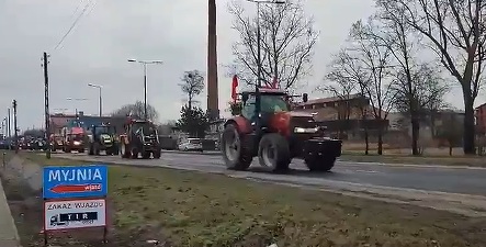 VIDEO Polonia, paralizată de protestele fermierilor: Peste 250 de blocaje pe șosele și la granița cu Ucraina. „Fără noi, veți fi flămânzi, goi și treji"