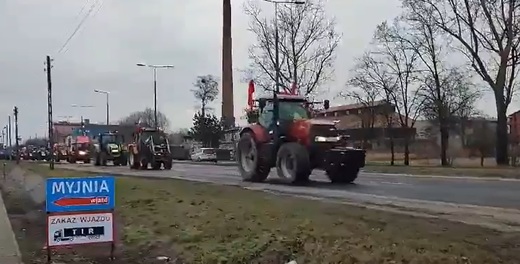 VIDEO Polonia, paralizată de protestele fermierilor: Peste 250 de blocaje pe șosele și la granița cu Ucraina. „Fără noi, veți fi flămânzi, goi și treji"