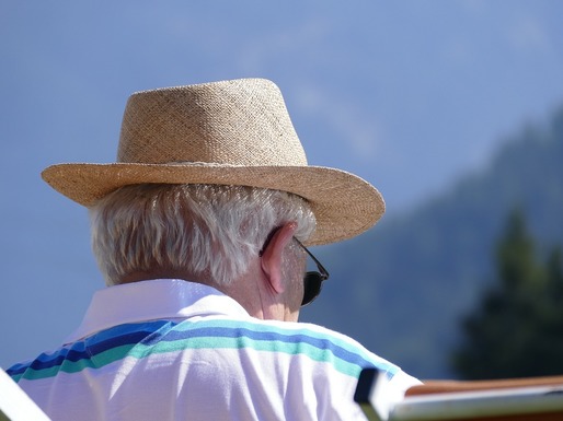Cehia ridică vârsta de pensionare, pentru a face față îmbătrânirii