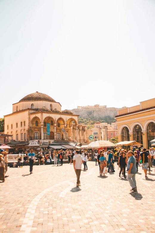 Unu din patru greci se află în risc de sărăcie. Grecia depășește cu mult media europeană